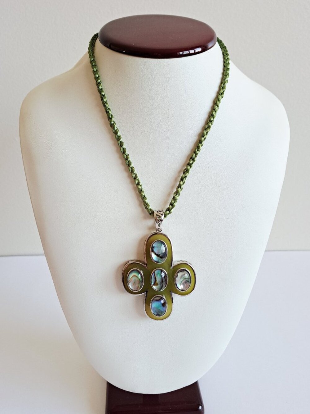 New Angelique de Paris 925 Silver Green Cross Pendant Necklace